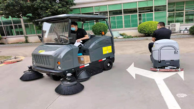 驾驶式扫地车：：打造更清洁康健天下！